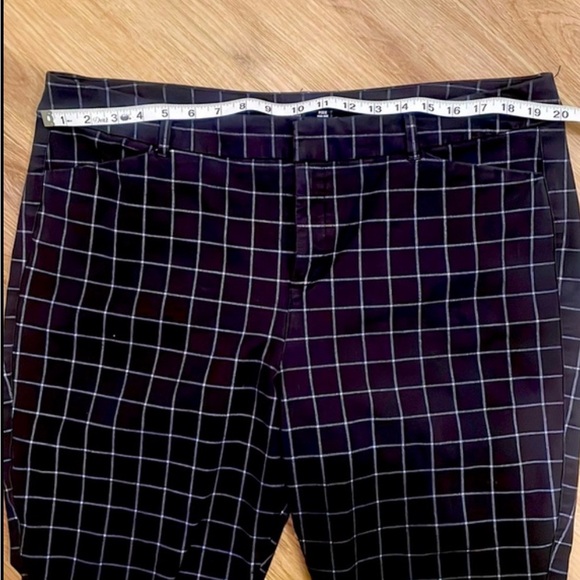 OLD NAVY High Waisted Pixie Pants in Windowpane Print with Secret Slim Pockets - Picture 11 of 11